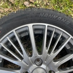 スタッドレスタイヤ4本と新品のナット