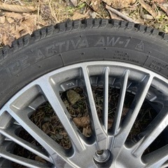 スタッドレスタイヤ4本と新品のナット