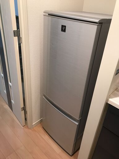 SHARP一人暮らし用冷蔵庫（少し大きい167L）2018年製 ドア左右変更可！ 霜取り不要 除菌消臭機能