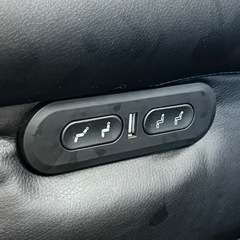 【超美品‼️】定価98,780円♪ ヤマダ電機 電動リクライニングソファ(ブラストサウンド) Bluetoothスピーカー搭載 USBポート付き 合成皮革製ブラック♪