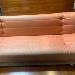 ピンクのソファーベッド