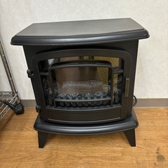 ニトリ　暖炉型ファンヒーター　2019年製