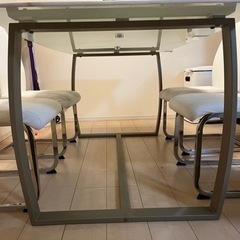 ダイニングテーブルセットです。