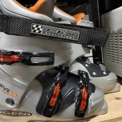 スキー ブーツ GenFactory CARVE5.1