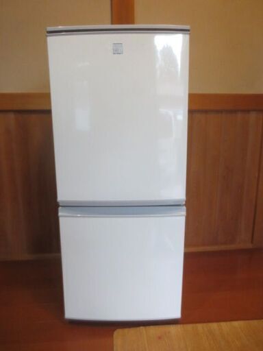 単身 一人暮らしに！ SHARP ノンフロン冷凍冷蔵庫 137L ホワイト SJ-14E6/2019年