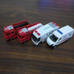 トミカ　消防車と救急車