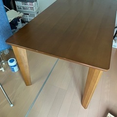 ブラウンのダイニングテーブル(160cm×90cm)