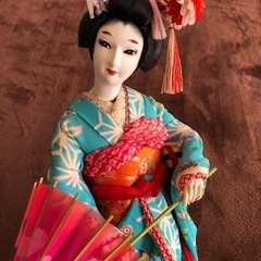 日本人形　着物の女性