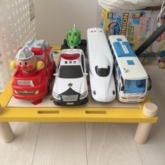 車のおもちゃ　アンパンマン　新幹線　パトカー