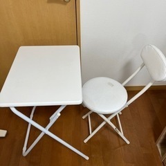 【13日引き取り限定】折りたたみテーブルとパイプ椅子のセット　名...