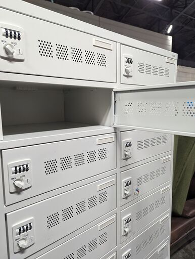 PLUS WEB CATALOG | ロッカー | 多人数用ロッカー | 代表製品一覧 終 PLUS