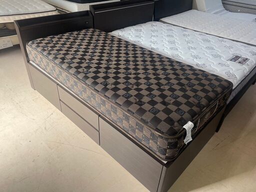 シングルベッド　マットレス付き　豊富な収納力のチェストベッド