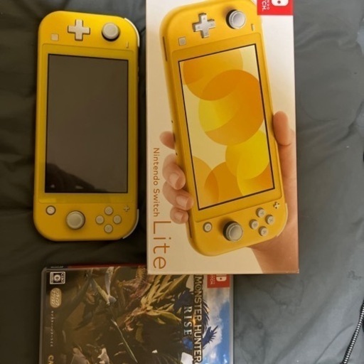 本日至急！！SwitchLightイエロー！箱付き！モンハンライズ付き！