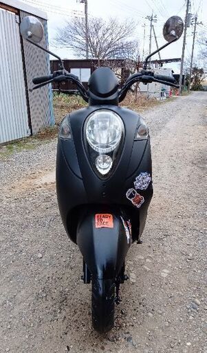 優れたエンジン。 2018年モデル。 SYM (Umi) 50. とても速いバイク。 フロントブレーキパッドは新品です。 リアブレーキパッドは新品です。 エンジンオイルは新品です。バッテリーはほぼ新品です。 サイドスタンド付き。 13032キロ。