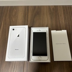 美品、iPhone8 早い者勝ち