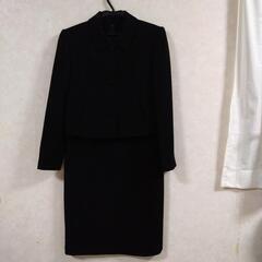 美品です！！◆ブラックフォーマル　礼服　【7号】◆
上着＆襟付き...