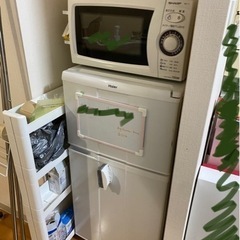 冷蔵庫 98L 一人暮らし 2011 年製。電子レンジgift