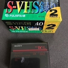 S-VHSとdigital video casetteの2つです。