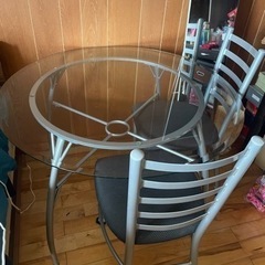 ダイニングテーブル　椅子２