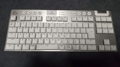 【中古・使用頻度低め】Logicool G913 TKL キーボード　茶軸　ホワイト【おまけキーキャップ付き】 18000円→17000円(1/8)