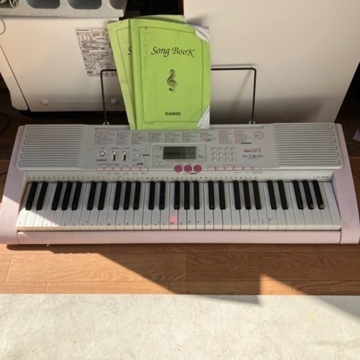 CASIO LK-105 ピンク シンセサイザー 本体 Amazon.co.jp: CASIO 光ナビゲーションキーボード(61鍵盤) LK