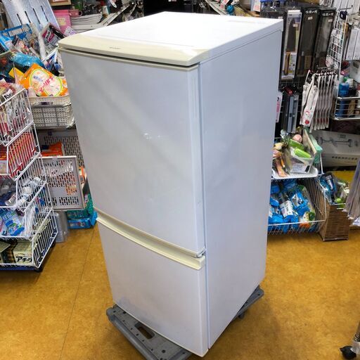 ２０１５年製　シャープ  SJ-D14E-W [冷蔵庫 （137L