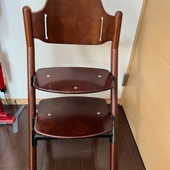 無料です。BRIOの子供椅子。高さ調整可能です！