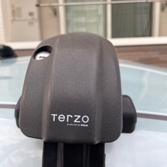 TERZO テルッツオ テルッツォ 30系プリウス(H21.5〜H27.11)用ベースキャリア フット＋エアロバー(シルバー)＋ホルダー 4点セット 中古