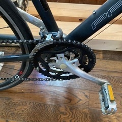 クロスバイク　黒艶消し２４段ギア