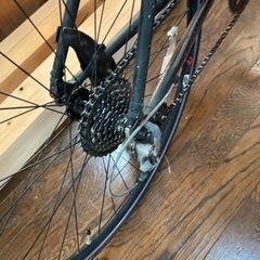 クロスバイク　黒艶消し２４段ギア