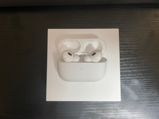 美品 Apple AirPods Pro（第2世代） MagSafe充電ケース（USB-C）付き 2023