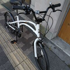 20吋 ビーチクルーザータイプのミニベロ(小径車) 外装6段/ホワイト