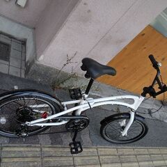 20吋 ビーチクルーザータイプのミニベロ(小径車) 外装6段/ホワイト