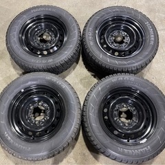 希少!ハイエース用スパイクタイヤセット