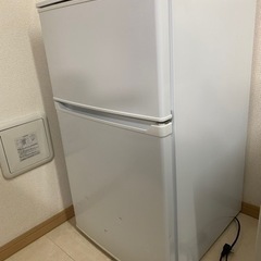 【引き取りに来られる方限定】冷蔵庫 90L IRR-90TF-W