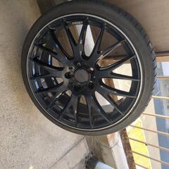 １９インチホイールタイヤの溝はほとんどありません