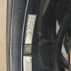 １９インチホイールタイヤの溝はほとんどありません