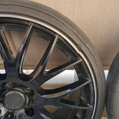 １９インチホイールタイヤの溝はほとんどありません