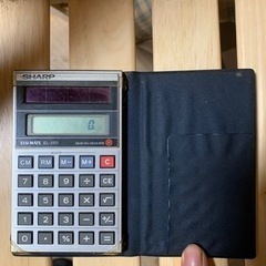 ソーラータイプのポケット電卓