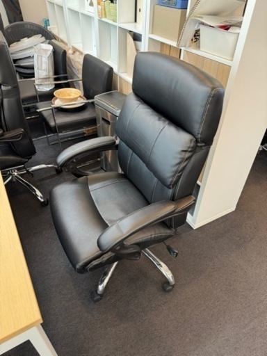 家具 オフィス用家具 椅子6脚あります