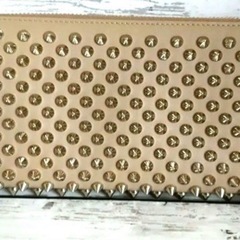 Christian Louboutin 長財布 ラウンドファスナー ベージュ シルバースタッズ 超美品 