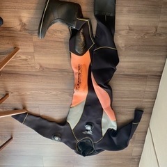 ウェットスーツ2点ドライスーツ2点