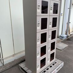 中古品　ダイヤル式ロッカー　残り２個