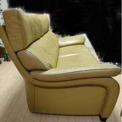 カリモク　3人掛け革製ソファ