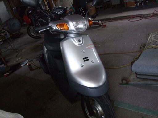 【紋別市発】　ヤマハ　アプリオ　YAMAHA　aprio　 原付スクーター　自賠責付きR８年8月　動画あり　年式不明　４９CC（原付１種） 型式４JP　始動・走行確認　走行距離9535㎞　シルバー　キズ/汚れ/使用感あり　鍵付き/リア篭付き　状態良好かと思います　中古車　個人売買保証なし 紋別市発】 ヤマハ アプリオ YAMAHA aprio 原付スクーター 自賠責付き