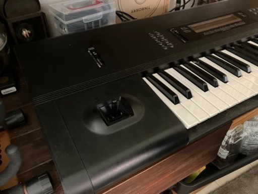 鍵盤楽器、ピアノ KORG M1