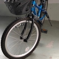 自転車　子供用　２２インチ（ブルー）　ヘルメット付き