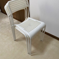 IKEAの椅子3つ