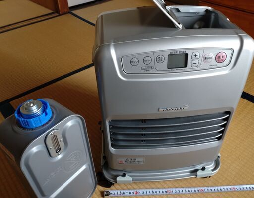 美品 ほぼ未使用  ダイニチ 石油ファンヒーター (キャスター付き)