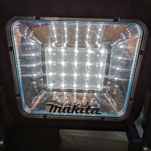 makita マキタ 14.4/18V 充電式LEDスタンドライト ML805 本体のみ 作業用ライト 投光器 LEDライト (D5426asxY)